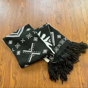 Reversible Black and White Winter Scarf
